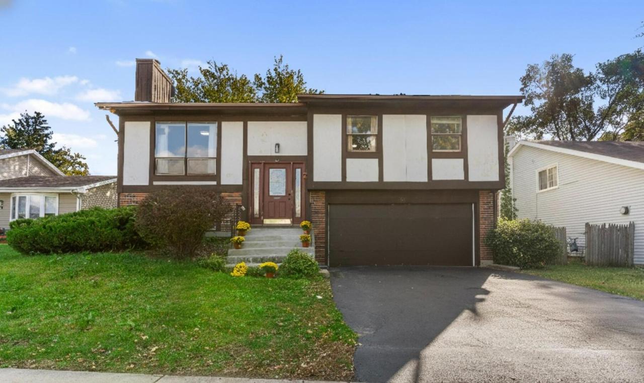 31 Abbeywood Dr., Romeoville, IL 60446