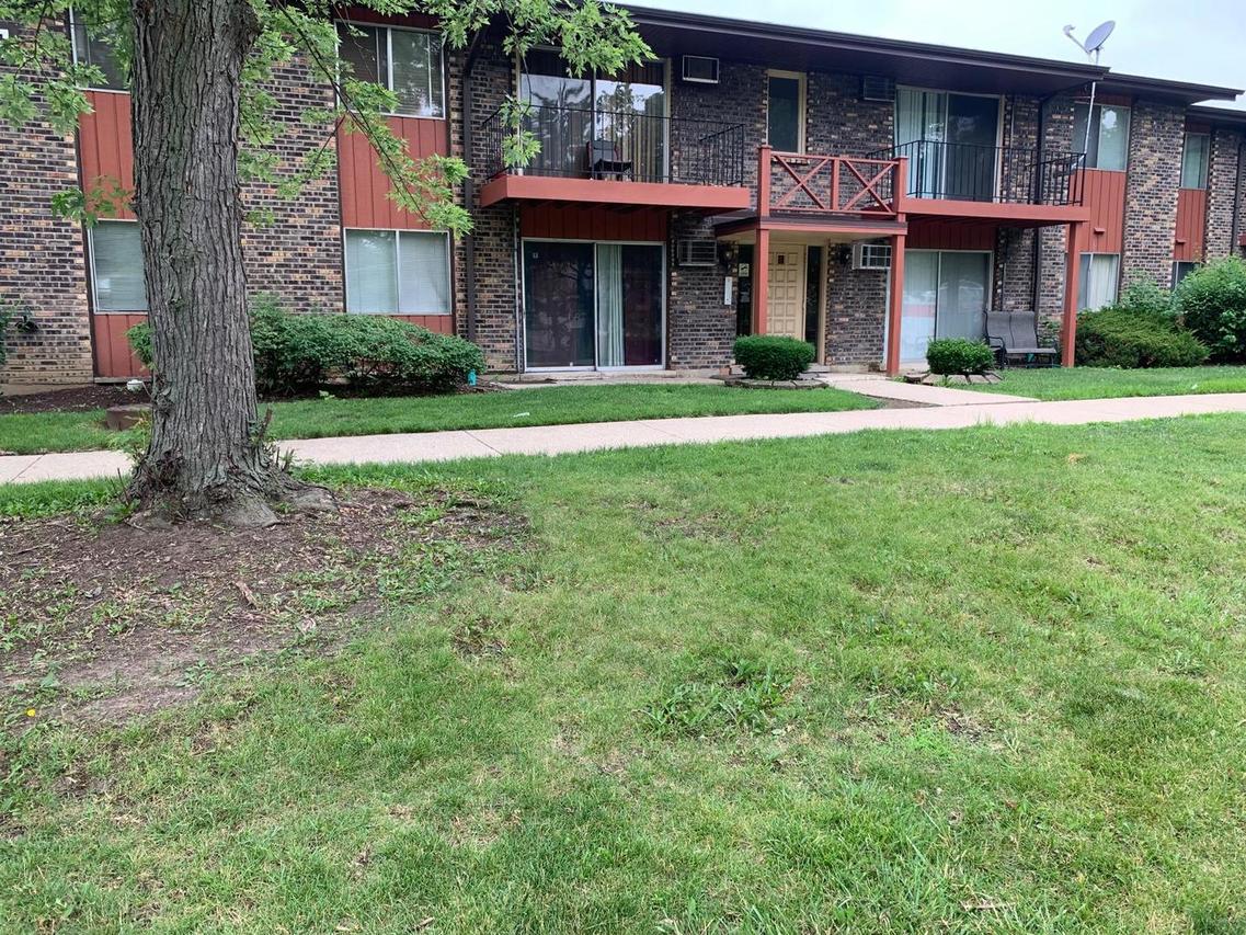 247 N Neltnor Blvd. #E-1A, West Chicago, IL 60185