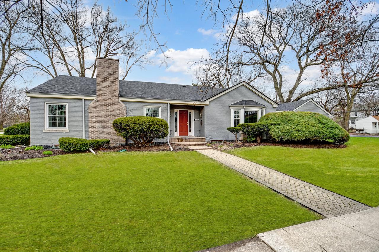 2425 Flossmoor Rd., Flossmoor, IL 60422