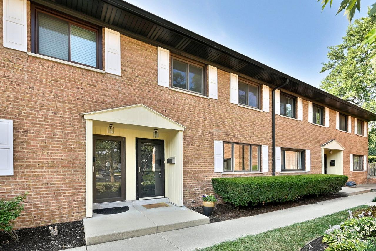 300 Duane St. #6, Glen Ellyn, IL 60137