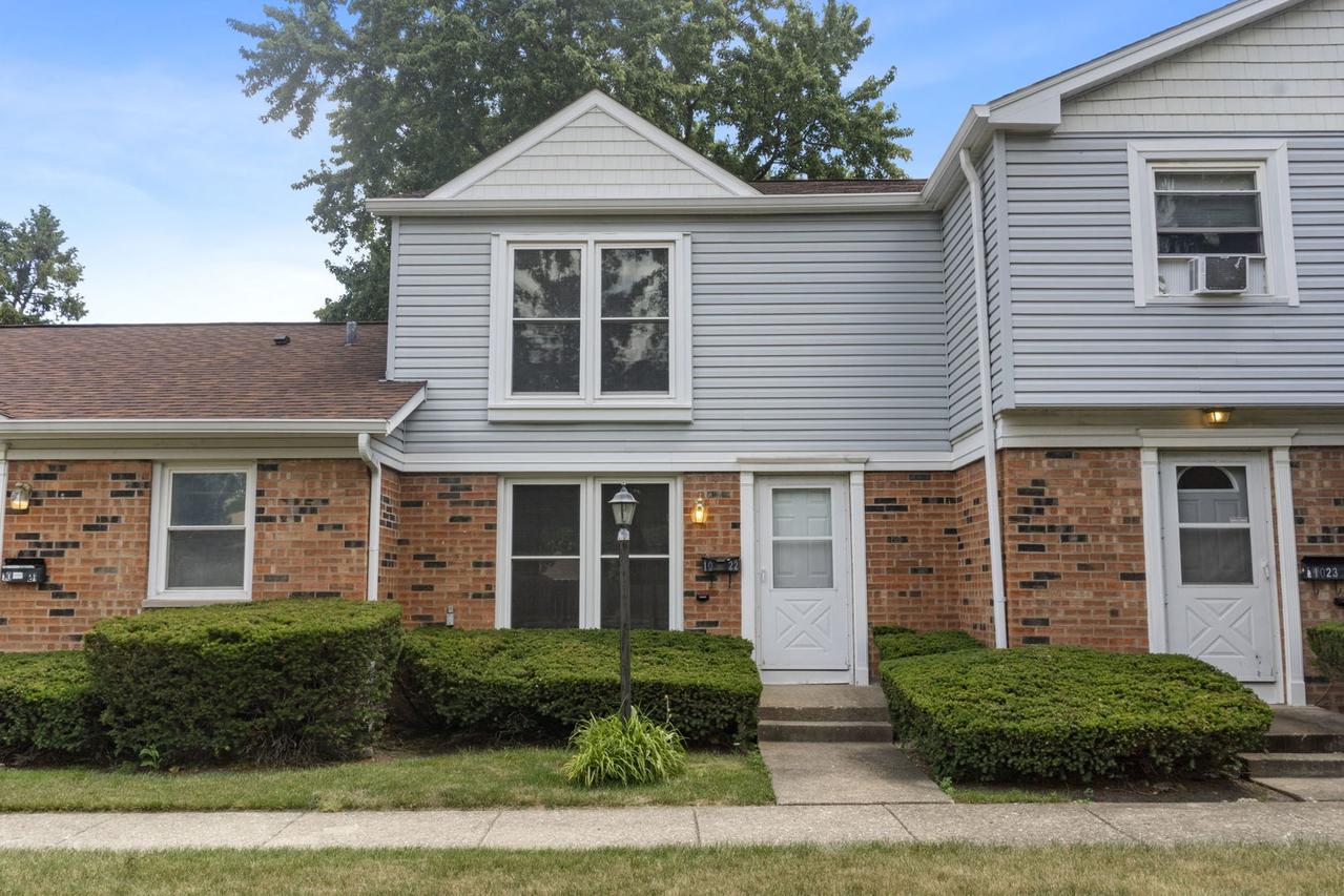 1022 Ashton Ct., Streamwood, IL 60107