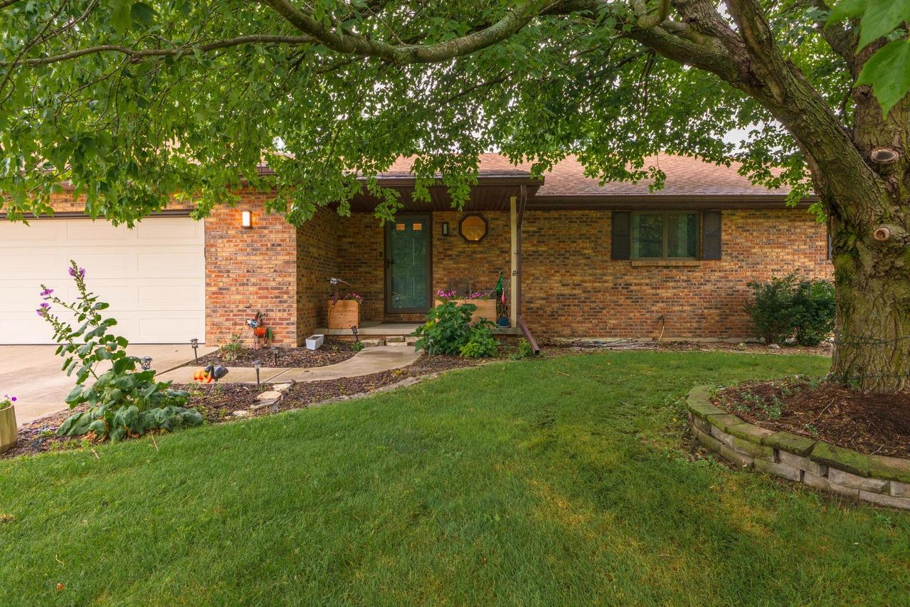 16064 Raintree Rd., Bloomington, IL 61705