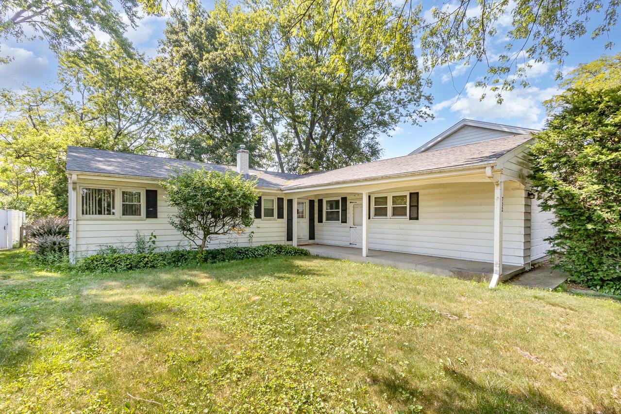 712 Central Park Ave., Flossmoor, IL 60422