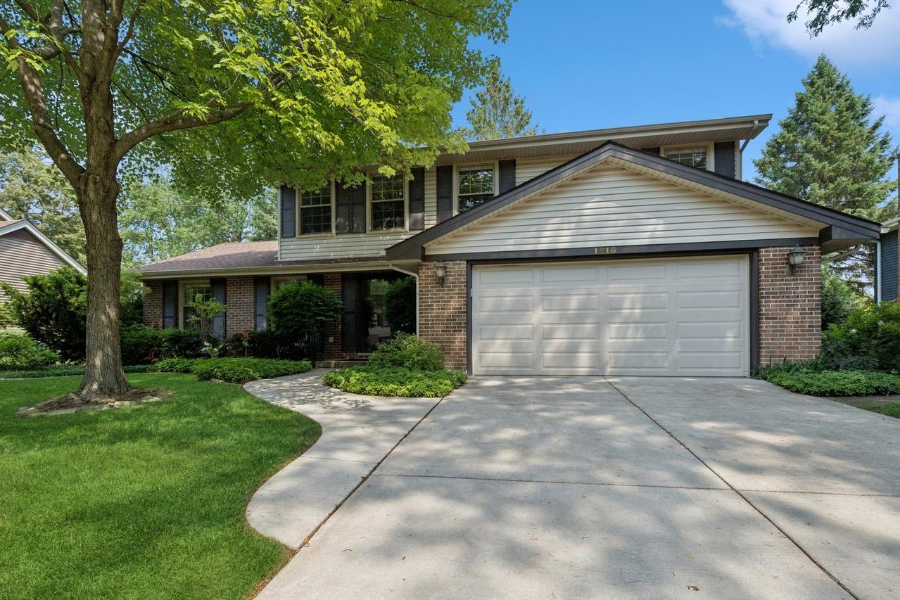 1218 Sussex Ln., Libertyville, IL 60048
