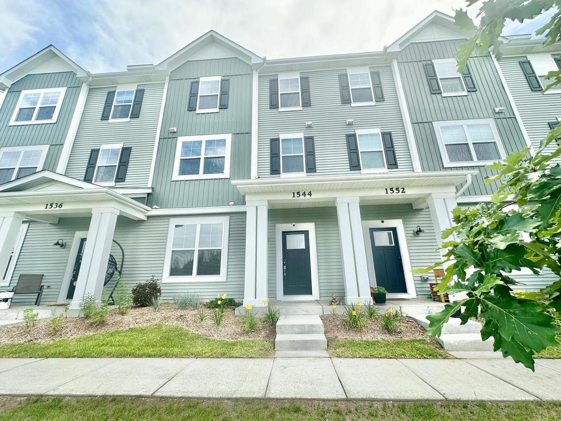 1544 Syracuse Dr., Grayslake, IL 60030