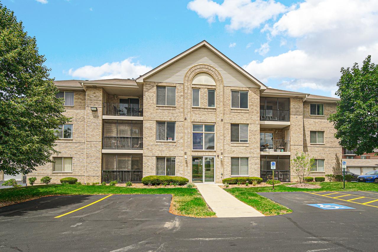 6840 Ridge Point Dr. #3C, Oak Forest, IL 60452