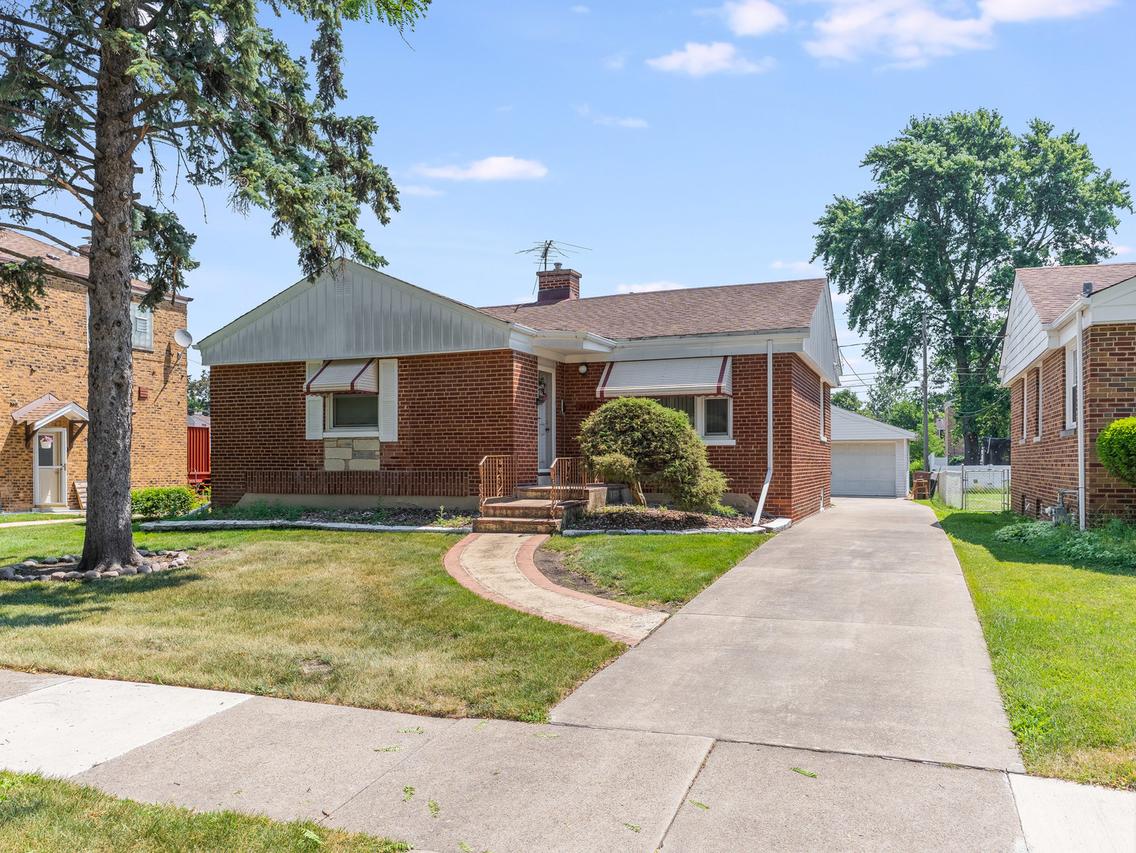 2443 S 4th Ave., North Riverside, IL 60546
