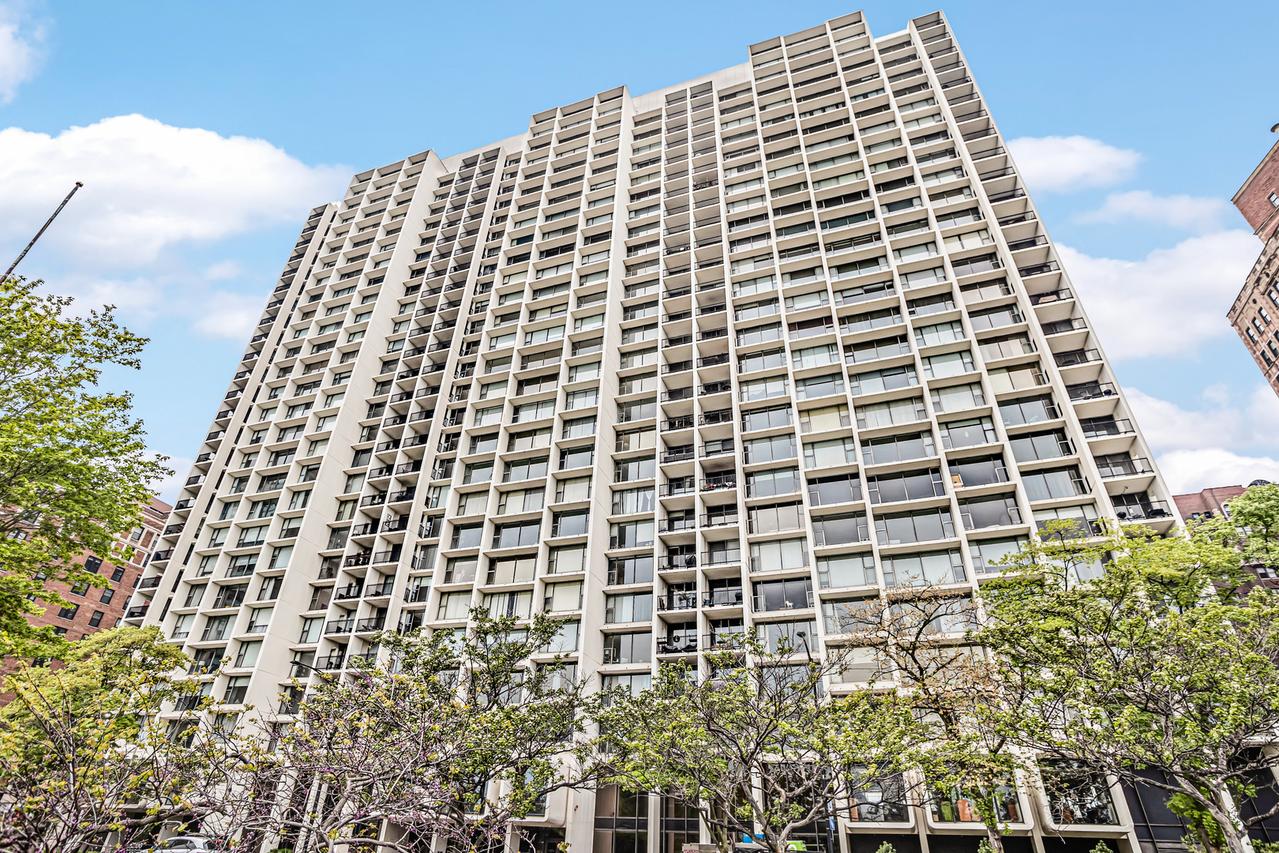 3200 N Lake Shore Dr. #406, Chicago, IL 60657
