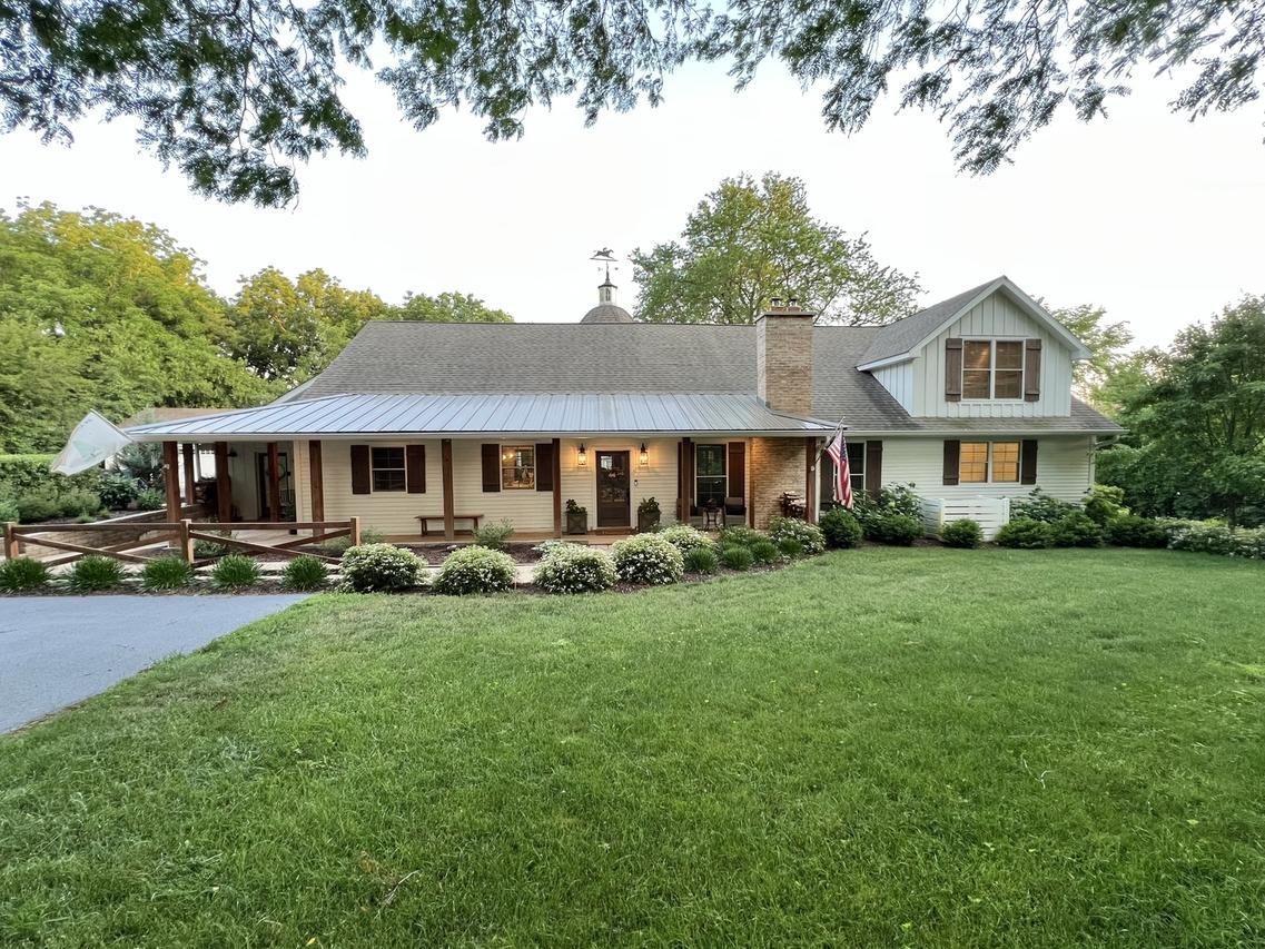 204 Country Commons Rd., Trout Valley, IL 60013