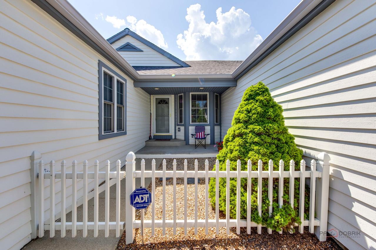 1538 Queen Ann Ln., Gurnee, IL 60031