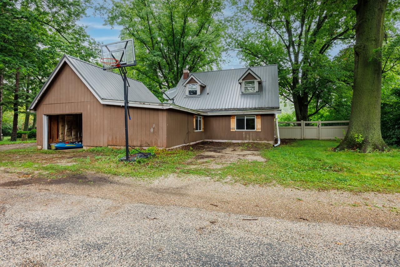 17366 Walden Rd., Hudson, IL 61748