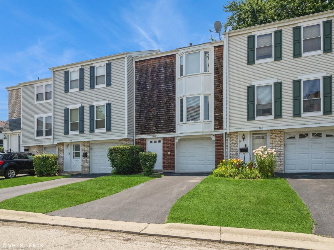 1988 Oxford Ln., Hoffman Estates, IL 60169