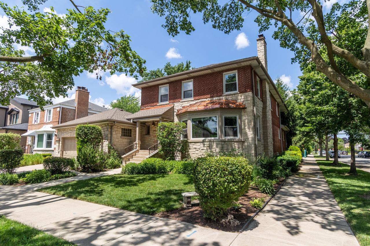 2900 W Birchwood Ave., Chicago, IL 60645