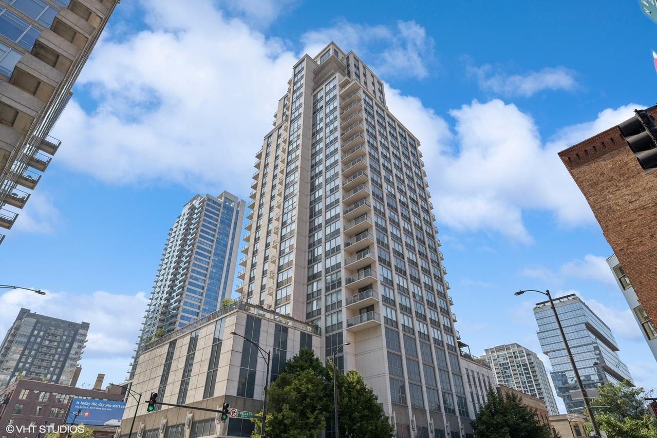 200 W Grand Ave. #1803, Chicago, IL 60654