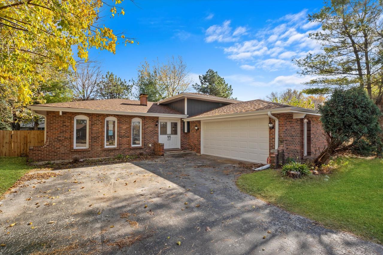 18227 Olde Farm Rd., Lansing, IL 60438