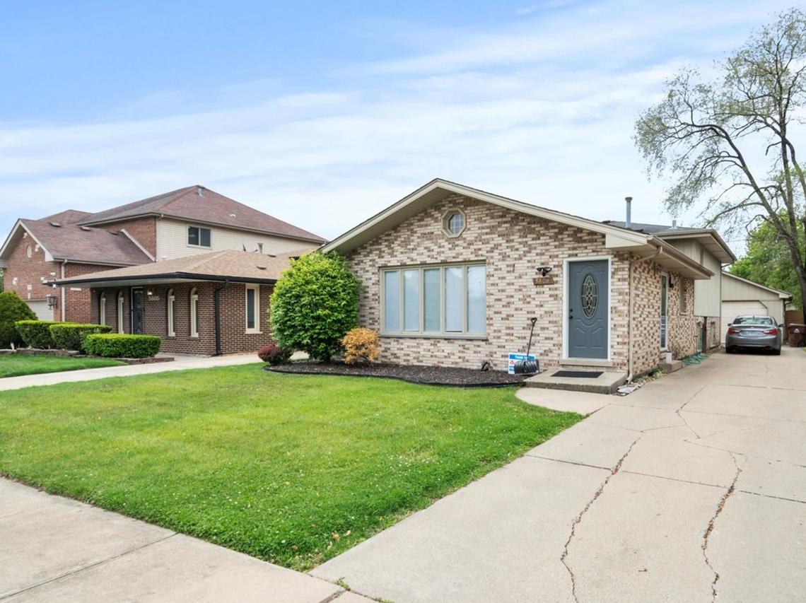 5809 W 90th Pl., Oak Lawn, IL 60453