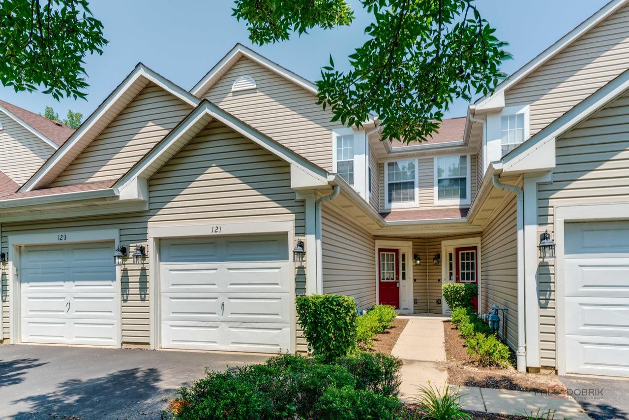 121 Polaris Dr., Lake In The Hills, IL 60156
