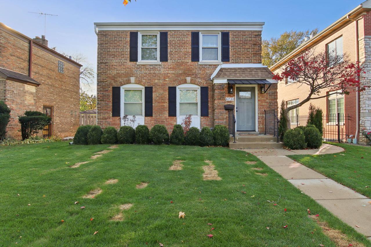 6734 N Hamlin Ave., Lincolnwood, IL 60712
