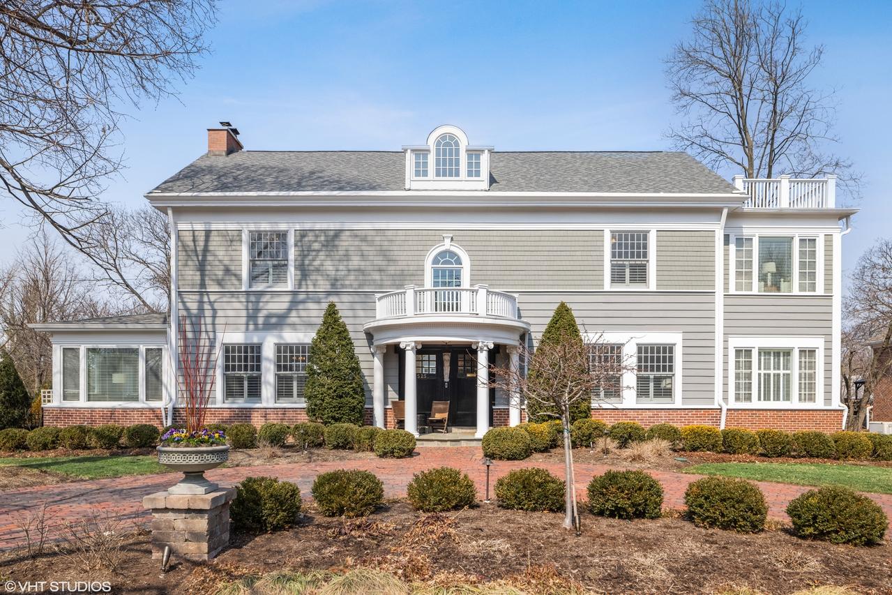 525 W Lincoln Ave., Wheaton, IL 60187