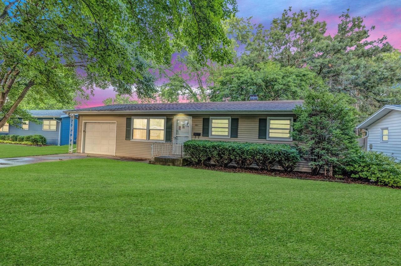 301 Virginia Dr., South Elgin, IL 60177