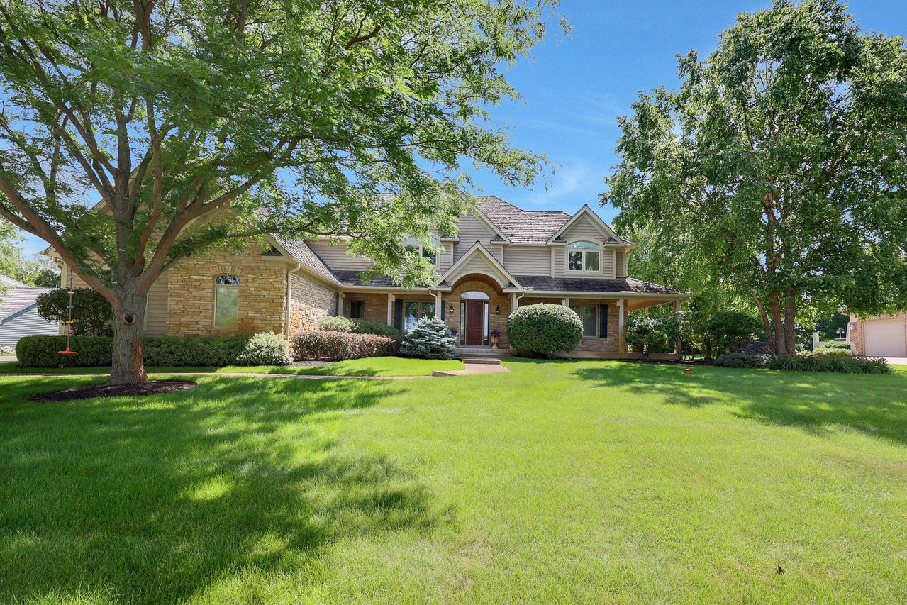 8747 Country Shire Ln., Spring Grove, IL 60081