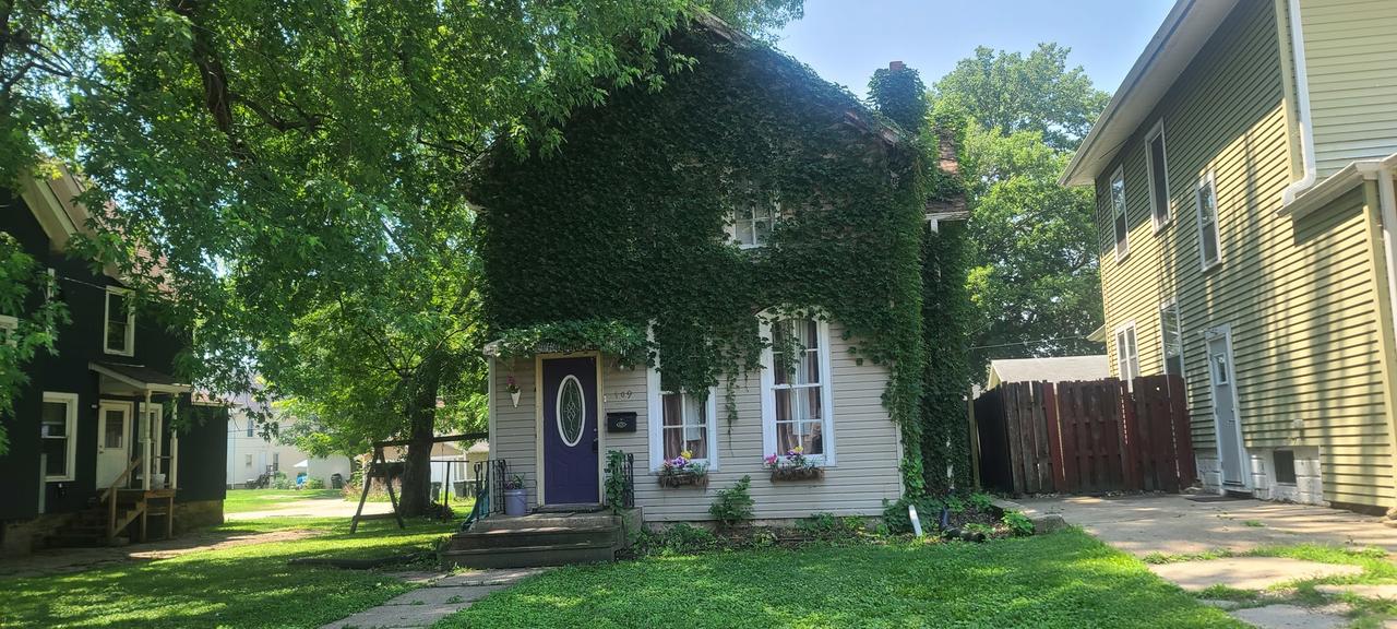 109 S 6th Ave., Sterling, IL 61081
