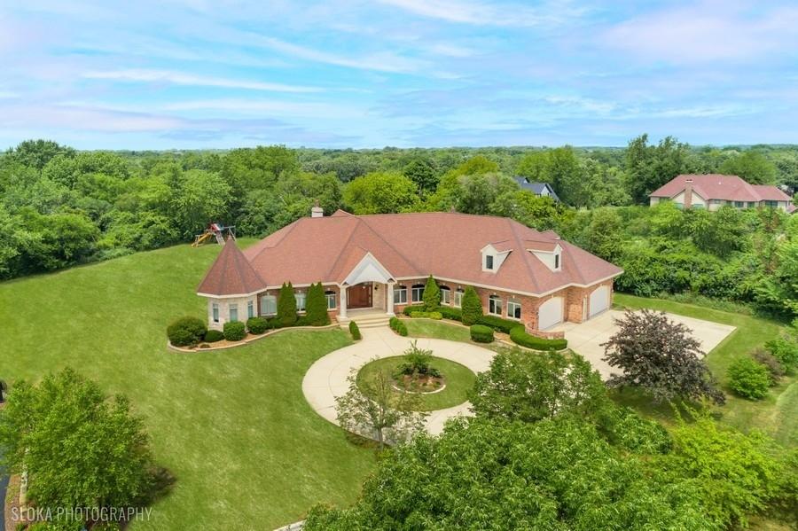 20 Terra Vita Ct., South Barrington, IL 60010
