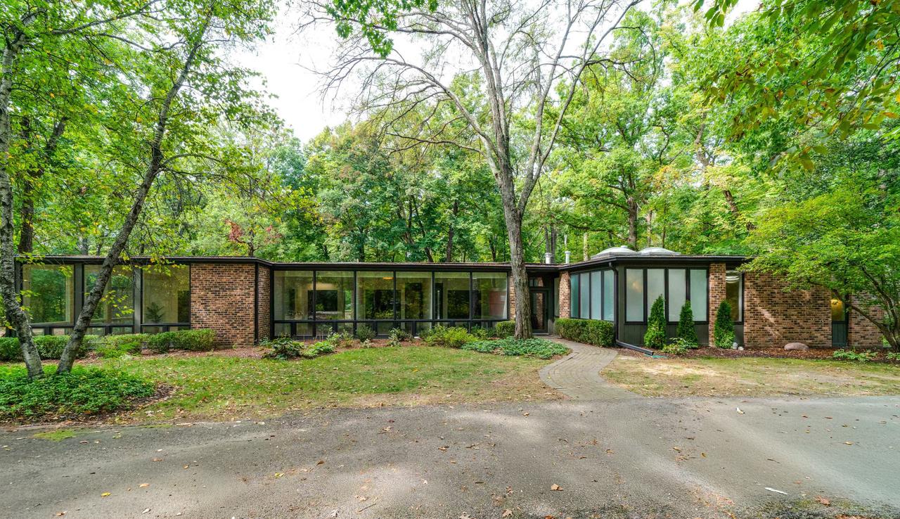 1000 Whigam Rd., Riverwoods, IL 60015