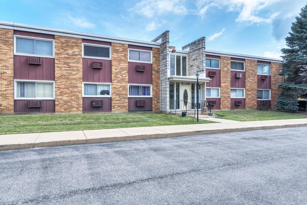1313 S Rebecca Rd. #111, Lombard, IL 60148