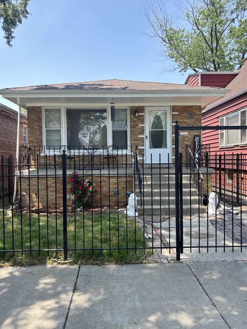 6352 S Hoyne Ave., Chicago, IL 60636