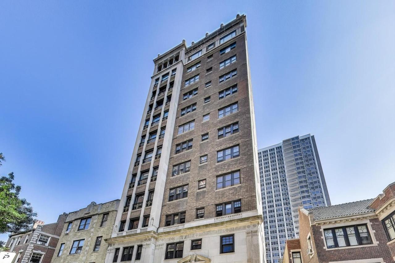 707 W Junior Ter. #12, Chicago, IL 60613