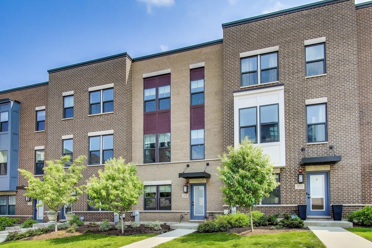 205 Dawson Dr., Mount Prospect, IL 60056