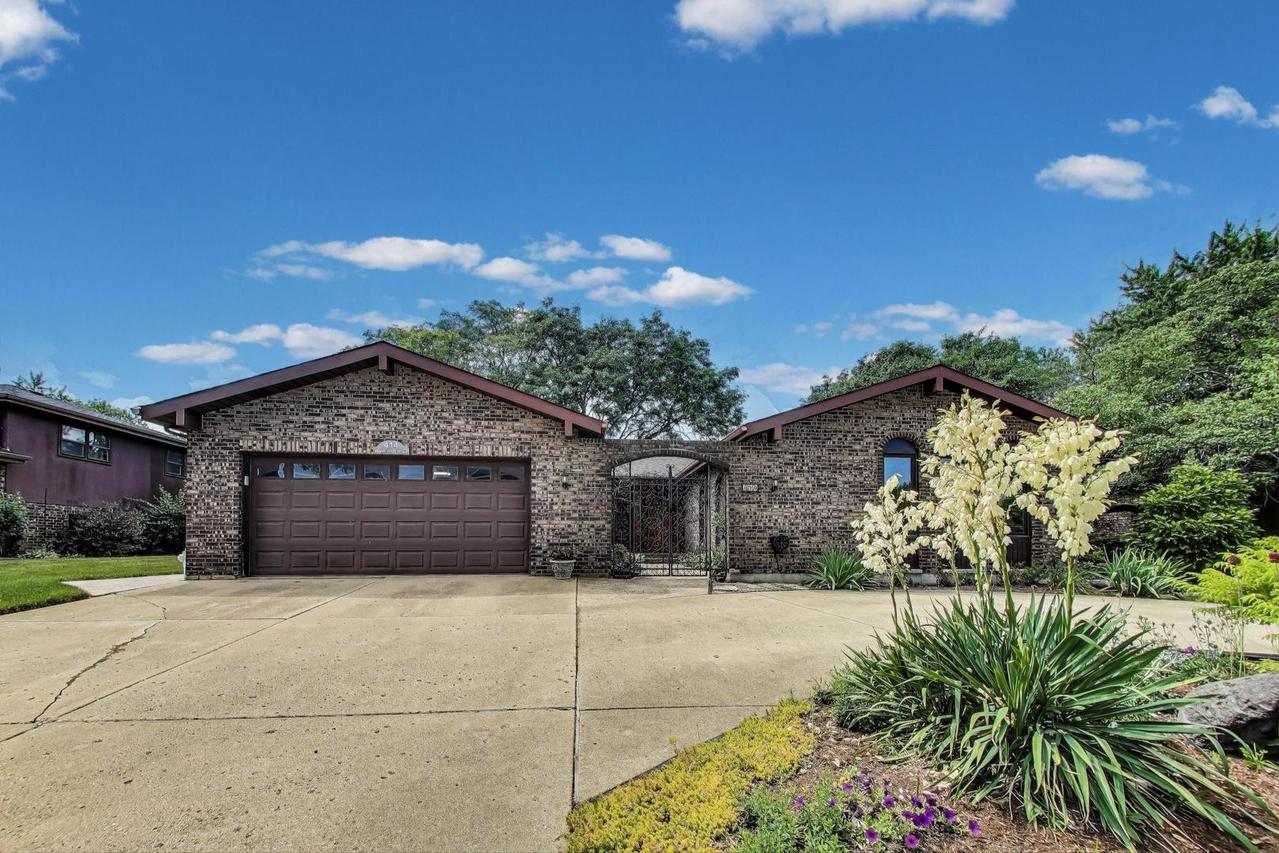 414 N Wolf Rd., Des Plaines, IL 60016