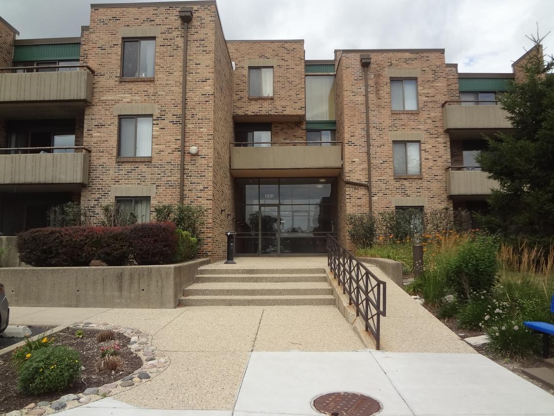 1931 Prairie Sq. #329, Schaumburg, IL 60173