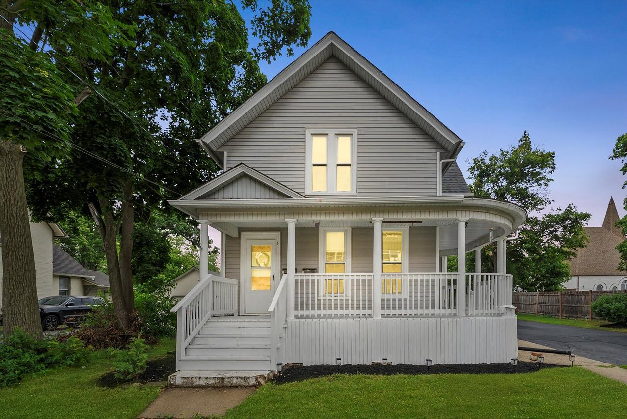 422 Locust St., Elgin, IL 60123