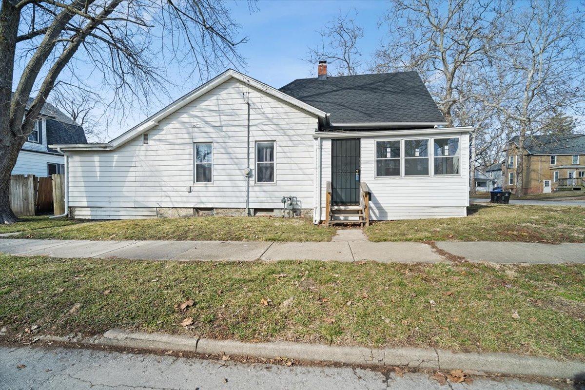 1102 N Lee St., Bloomington, IL 61701