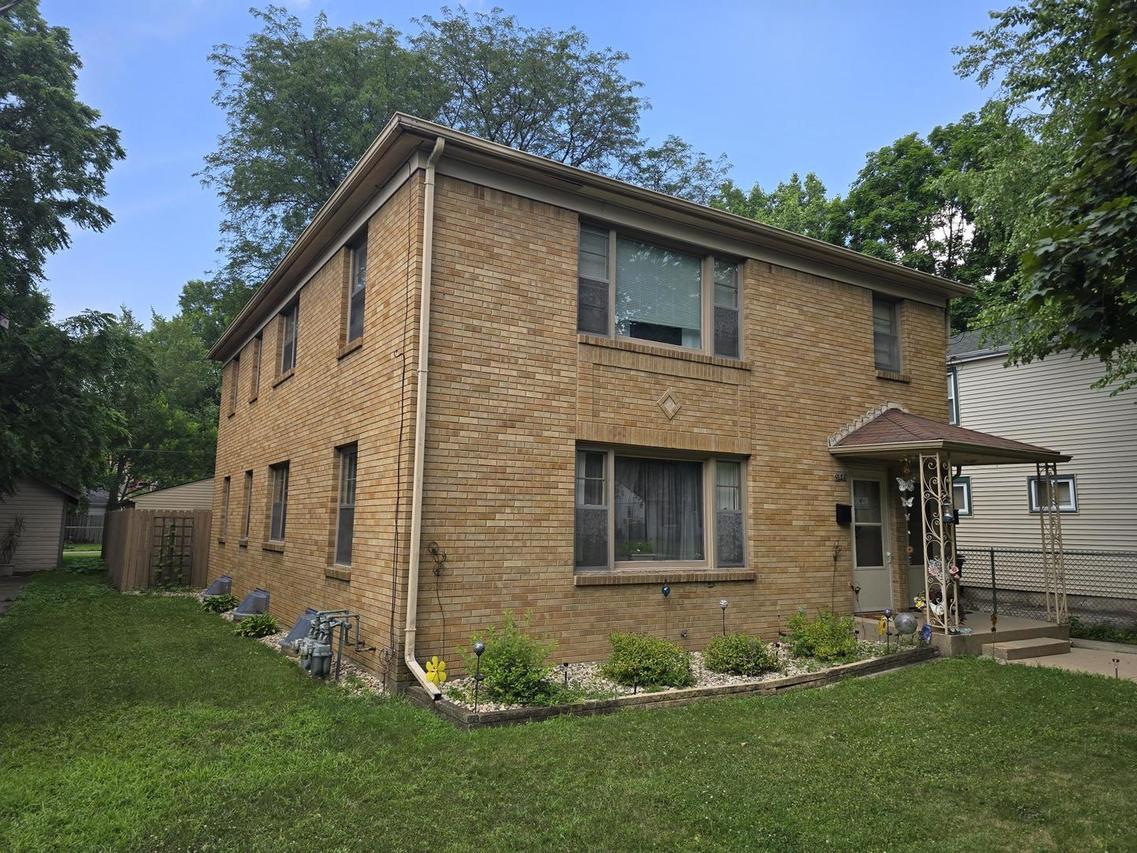 1524 Greenwood Ave., Rockford, IL 61107