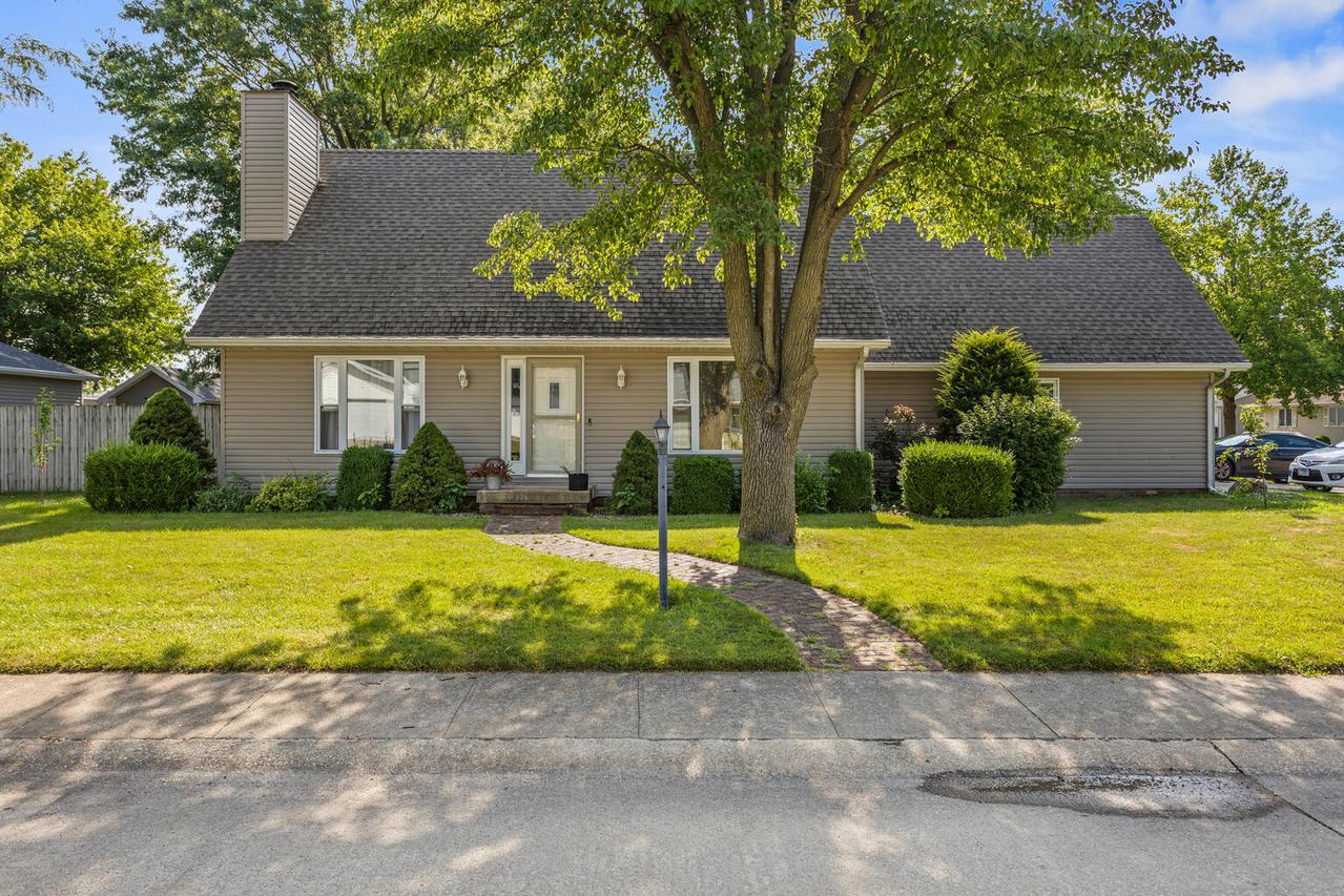 101 Carriage Ct., Arthur, IL 61911
