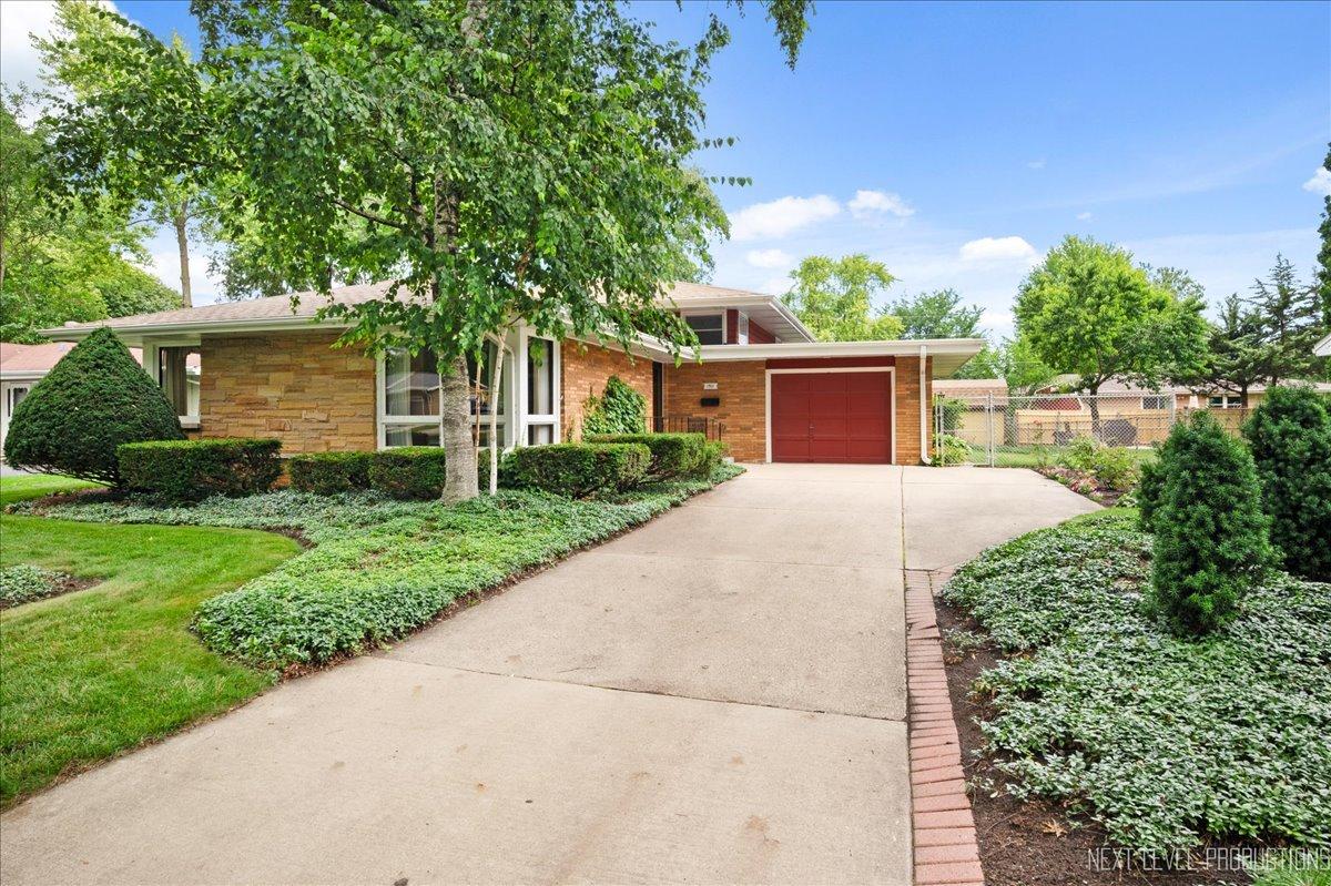 1511 Heather Dr., Aurora, IL 60506