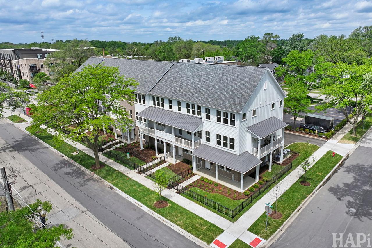 150 Washington St., Barrington, IL 60010