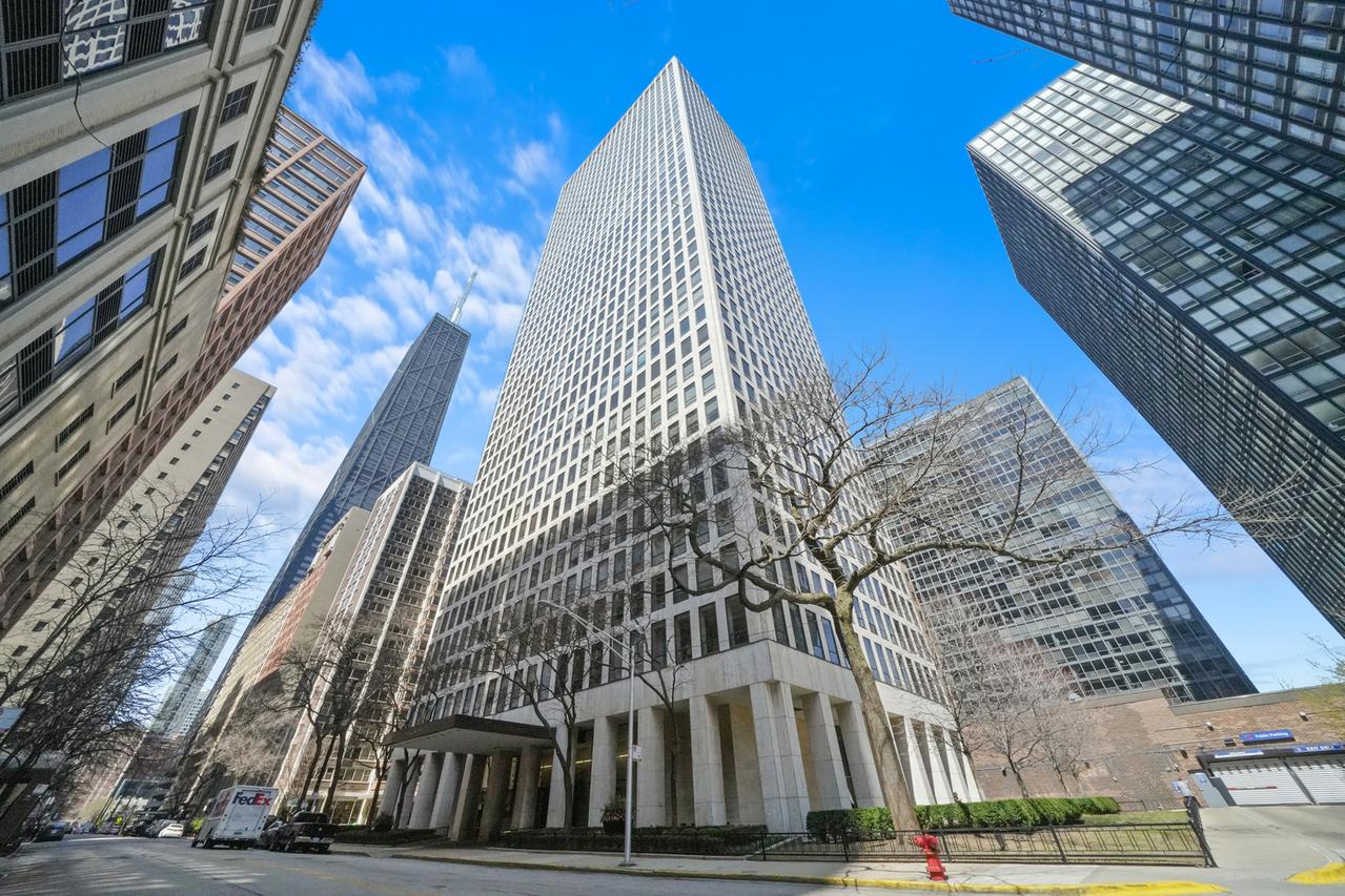 260 E Chestnut St. #3001, Chicago, IL 60611