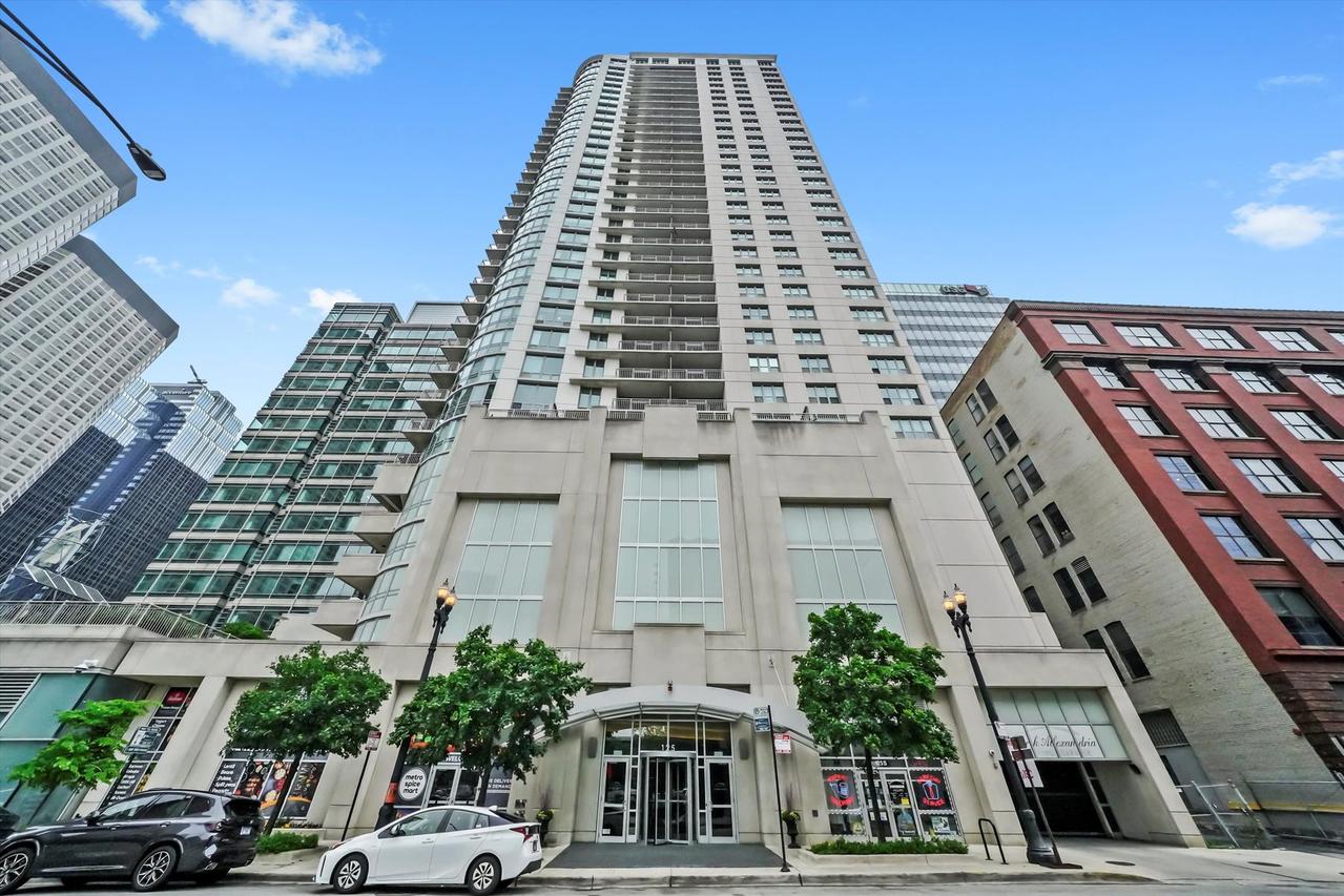 125 S Jefferson St. #1702, Chicago, IL 60661