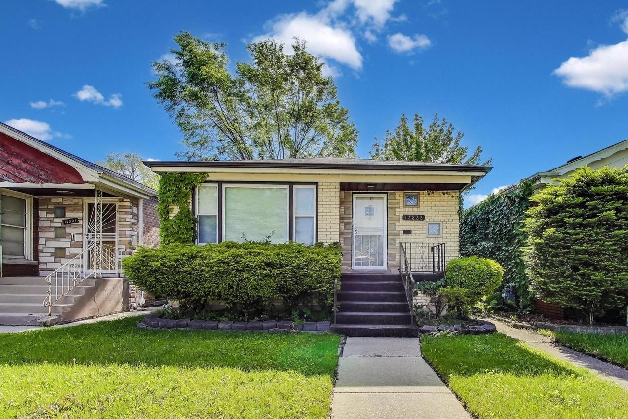 14233 S Wallace Ave., Riverdale, IL 60827