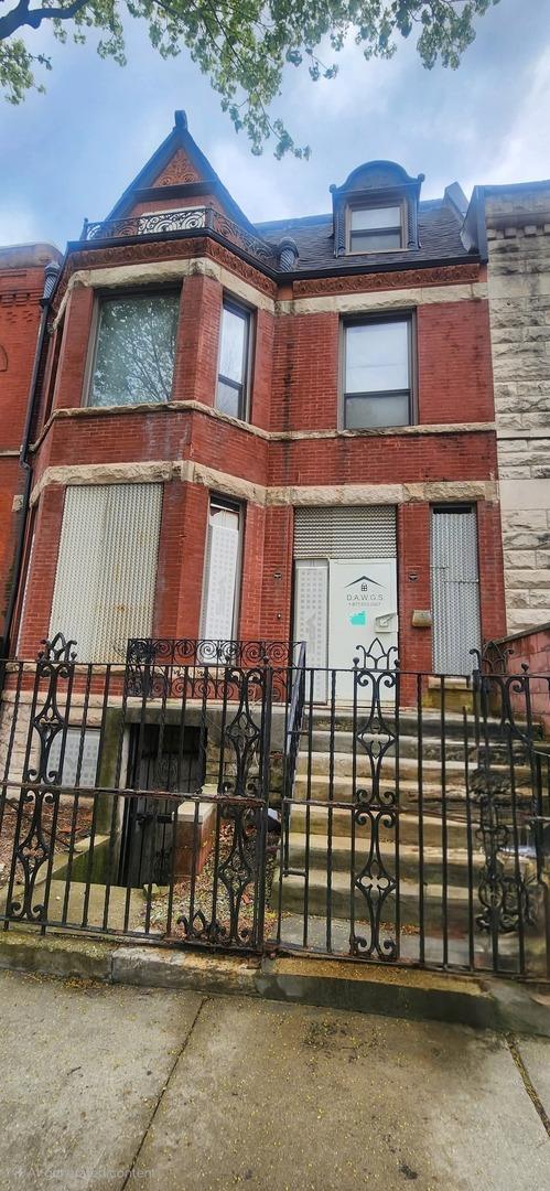 3143 S Giles Ave., Chicago, IL 60616