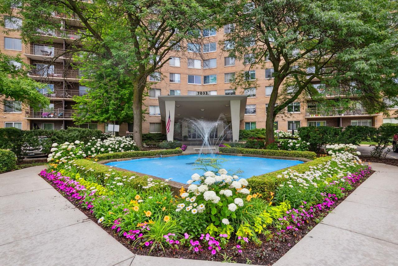 7033 N Kedzie Ave. #911, Chicago, IL 60645