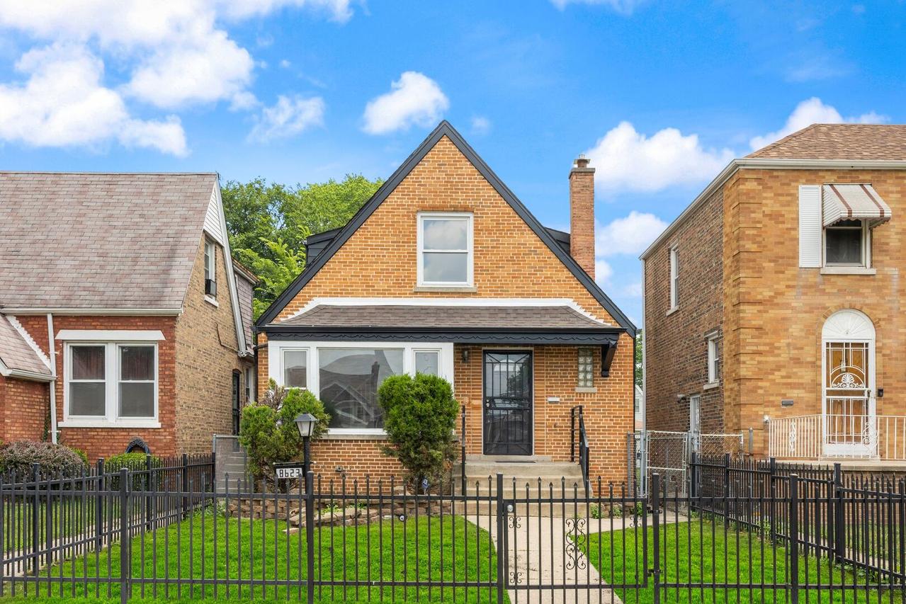 8623 S Prairie Ave., Chicago, IL 60619