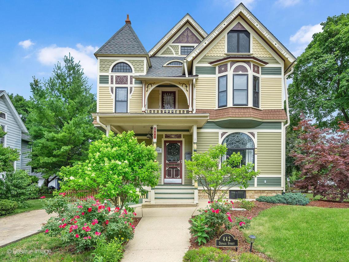 442 Du Page St., Elgin, IL 60120