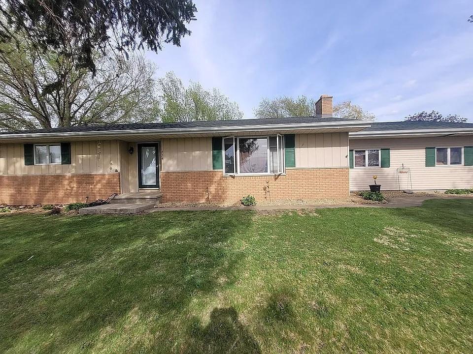 734 1st St., West Brooklyn, IL 61378