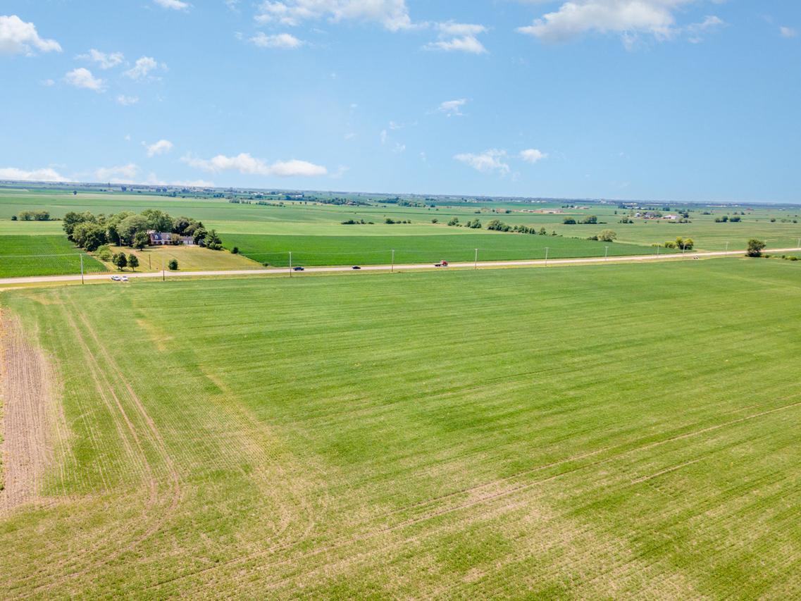 5 Acres Grove Rd., Minooka, IL 60447