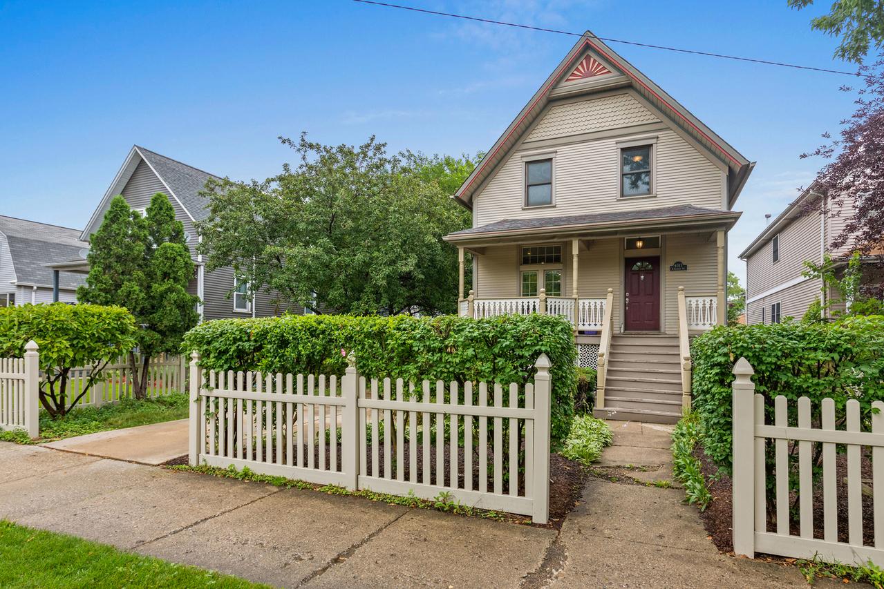 4317 N Kenneth Ave., Chicago, IL 60641